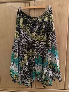 Women's Black & Teal Floral A-Line Skirt.